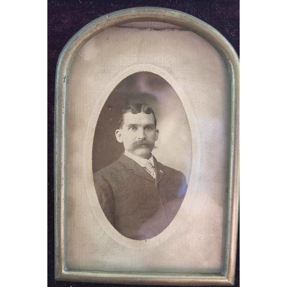 ANTIQUE Tintype Daguerreotype Photos, Civil War Era Purple Velvet & Wood frame - Picture 3 of 10